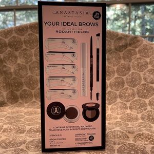 Anastasia Beverly Hills Your Ideal Brow Kit. R+F Exclusive. Taupe.